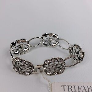 Trifari Pearlessence Bracelet Silver rhinestone Clasp opening 8” New NWT